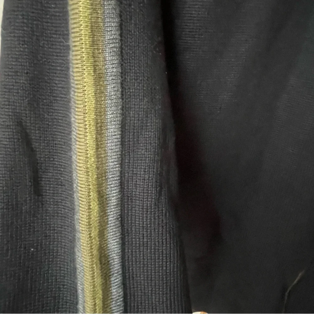 Reunion Vintage Black Zip Up Sweater‎ with Sleeve Stripes, L